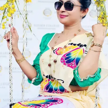 View photo 2 of 3, Batik Saree 02