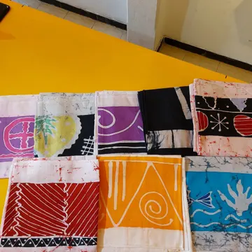 View photo 1 of 2, Batik Fabric Length 01